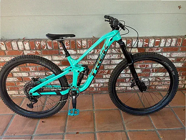 2022 Trek Slash 8 GX AXS, Size S, Barely Used, Miami blue