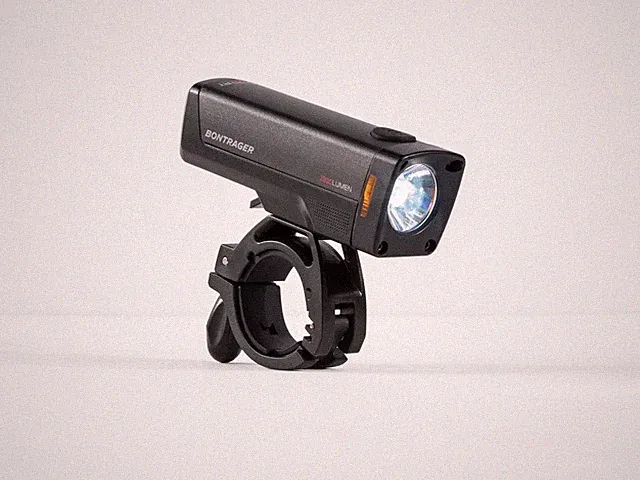 NEW! Bontrager Ion Pro RT Front Bike Light 1300 Lumens Color Black #552373